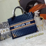 В комплекте с шелковым шарфом, шелковым принтом, Dior, новейшая модель ранней ве