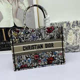 【Di0r Book Tote】 Большинство людей, приобретая товары роскошных брендов, в перву