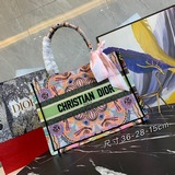 【Di0r Book Tote】 Большинство людей, приобретая товары роскошных брендов, в перву