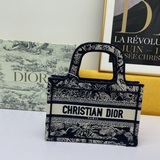 Подарочный шарф (шарф подбирается случайным образом) 【Di0r Book Tote】 Большинств