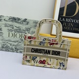 Подарочный шарф (шарф подбирается случайным образом) 【Di0r Book Tote】 Большинств