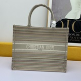 【Di0r Book Tote】 Большинство людей, приобретая товары роскошных брендов, в перву