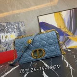 Dior, новая модель с 5 большими полосками и ремешком из кожи ягненка с узором «р