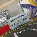 Новая сумка Double отличается лаконичным и плавным дизайном, привлекающим вниман