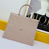 Большая сумка для покупок Dior с узором в виде ромбов! Новая модель в магазинах 