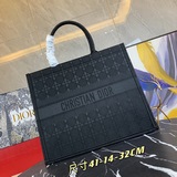 Большая сумка для покупок Dior с узором в виде ромбов! Новинка в магазинах Dior!