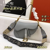 Классическая сумка Dior Saddle Bag возвращается в моду и пользуется большой попу