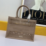 Большая сумка Book Tote с перфорацией. Эта сумка Book Tote вдохновлена творчески