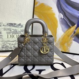 В комплекте с шарфом (Lady Dior) Новый ремешок с буквами  Четырехсекционная сумк