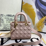 В комплекте с шарфом (Lady Dior) Новый ремешок с буквами  Четырехсекционная сумк