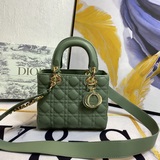 В комплекте с шарфом (Lady Dior) Новый ремешок с буквами  Четырехсекционная сумк