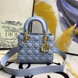 В комплекте с шарфом (Lady Dior) Новый ремешок с буквами  Четырехсекционная сумк