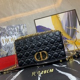 D1OR 2023 CARO BAG – эта сумка действительно неотразима! Она имеет ромбовидный у