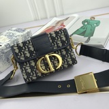 Новая модель сумки Montagne появилась в продаже. Такая же, как у Лью Цзялин. Выг