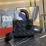 Матовый, с шарфом (Lady Dior) Четырехсекционная сумка с ромбовидным стежком, изв
