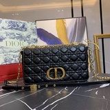 Dior, новая модель с семью полосками и ремешком из кожи ягненка с узором в виде 