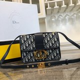 【di0r 30 montaigne сумка Монтень】 Вдохновлен историей di@r с момента основания в