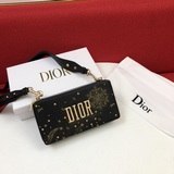 Ограниченная серия Dior с рождественским красным узором в виде плетеной корзины 