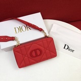 Ограниченная серия Dior с рождественским красным узором в виде бамбуковых плетен