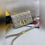 Dior – новая сумка из кожи ягненка с пятиконечным ремешком, внутренней подкладко