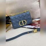 Dior – новая сумка из кожи ягненка с пятиконечным ремешком, внутренней подкладко