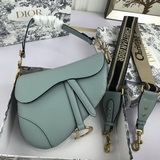 Сумка Dior Saddle Bag действительно является уникальной.