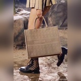 Большой размер [Dio.r Book Tote сумка для покупок с рельефным узором. Серия рюкз