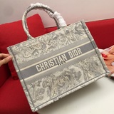 [Оригинал] Средний размер 【Di0r Book Tote】 Большинство людей, покупающих товары 