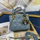 В комплекте с шарфом (Lady Dior). Трехсекционная сумка с ромбовидным узором, про