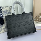 Средний размер, новая сумка для покупок от Dior! Одновременное обновление в мага
