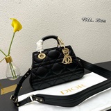 Lady Dior, модель с подиума, сумка Lady Di из кожи телячьей кожи с стеганым узор