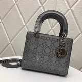 Lady Dior пятигранная сумка с бриллиантами и атласным покрытием. Шелковое покрыт