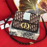 Оригинальная сумка Dior из ткани с вышивкой, аналогичная модели Baby, с вышивкой