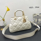 Lady Dior, модель с подиума, сумка Princess Diana из кожи телячьей кожи с просте