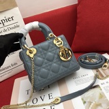 В комплекте с шарфом (Lady Dior). Трехсекционная сумка с ромбовидным узором, про