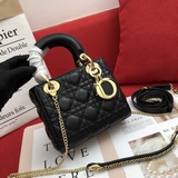 В комплекте с шарфом (Lady Dior). Трехсекционная сумка с ромбовидным узором, про