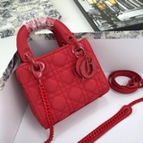 Улучшенная версия Lady Dior с тремя полосками в виде плетения и оригинальной мат