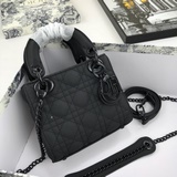 Улучшенная версия Lady Dior с тремя полосками в виде плетения и оригинальной мат