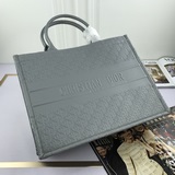 Большая сумка для покупок Dior из новой коллекции! Одновременное обновление в ма