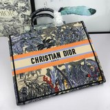 Новая коллекция Dior для ранней весны. Сумка-шоппер, сумка через плечо, официаль