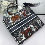 Новая коллекция Dior ранней весны. Сумка для покупок, одноплечевая сумка из офиц