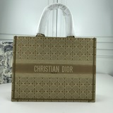 Большой узор в виде рельефных клеток 【Серия сумок для покупок dio.r book tote】 Б