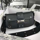 Оригинальные кожаные сумки Dior действительно хорошо понимают женщин, и не тольк