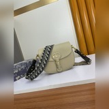 Популярная модель D10R BOBBY. Эта сумка BOBBY привлекает внимание своим современ