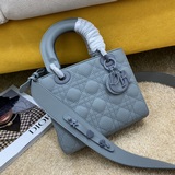 Матовый, с шарфом (lady dior) Четырехсекционная сумка с ромбовидным стежком, изв