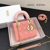 В комплекте с футляром. Трехсекционная сумка Lady Dior из ограниченной серии Dio