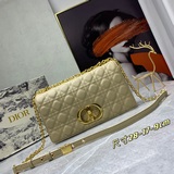 dior caro Большая сумка размером 28 см изготовлена из кожи быка и украшена фирме