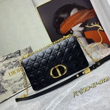 dior caro Большая сумка размером 28 см изготовлена из кожи быка и украшена фирме