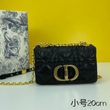 Сумка Dior Caro 20 см из кожи тельца, украшена фирменной стежкой в виде плетения