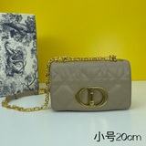 Сумка Dior Caro 20 см из кожи тельца, украшенная фирменными стежками в виде плет